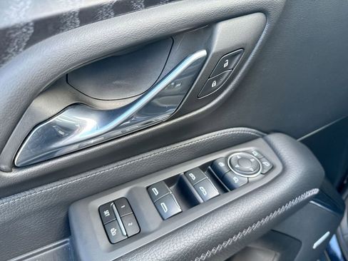 Used 2023 GMC Yukon XL Denali image 24