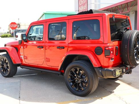 Used 2021 Jeep Wrangler Unlimited Sahara w/ Cold Weather Group AWD/4WD image 6
