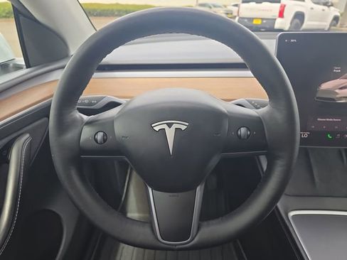 Used 2023 Tesla Model Y Long Range AWD/4WD image 18