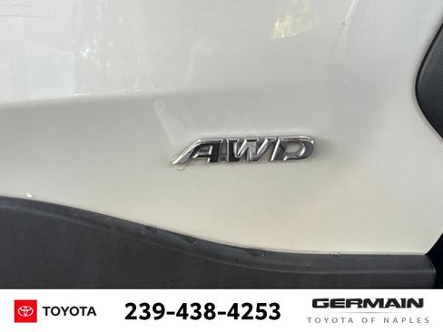 Used 2022 Toyota RAV4 XLE Premium AWD/4WD image 4