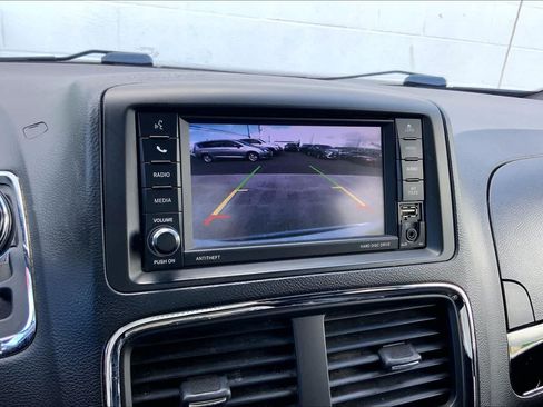 Used 2019 Dodge Grand Caravan SXT FWD image 26