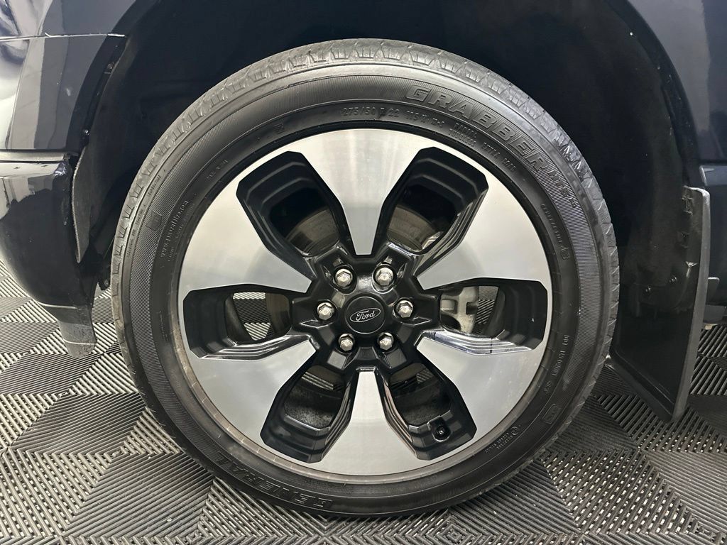 Used 2024 Ford F150 Lightning Platinum AWD/4WD image 37