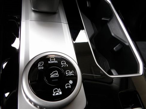 New 2025 Mitsubishi Outlander SE image 22