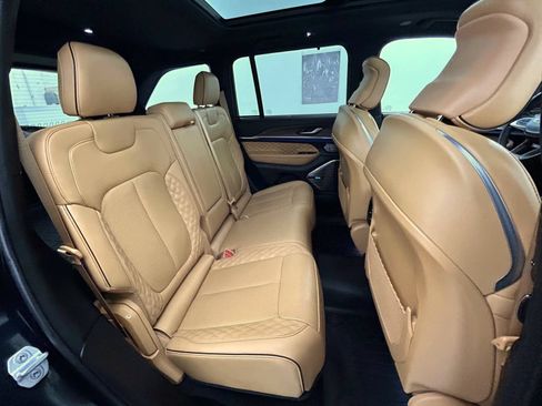 Certified 2022 Jeep Grand Cherokee Summit w/ Advanced Protech Group IV AWD/4WD image 18