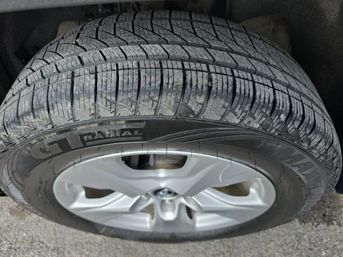 Used 2021 Toyota RAV4 XLE image 10