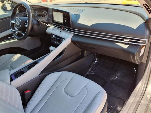 Used 2025 Hyundai Elantra Limited FWD image 8
