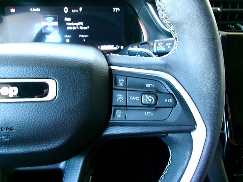 Used 2023 Jeep Grand Cherokee Laredo w/ Luxury Tech Group I AWD/4WD image 11