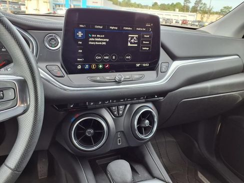 Used 2024 Chevrolet Blazer LT w/ Convenience Package FWD image 6