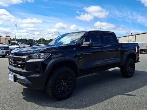 Used 2024 Chevrolet Colorado Trail Boss AWD/4WD image 3