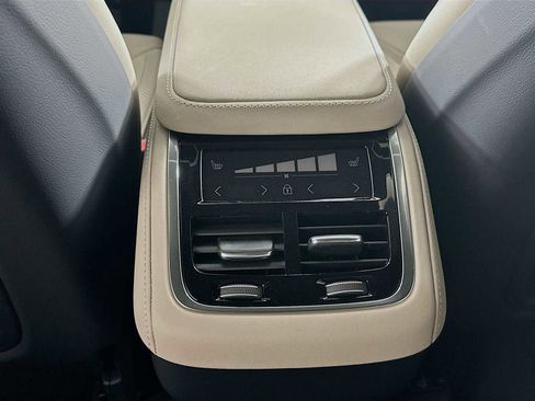 New 2026 Volvo XC90 B5 Core image 23