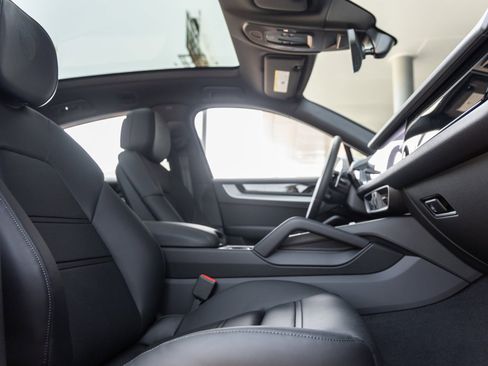 Certified 2025 Porsche Cayenne Coupe image 39