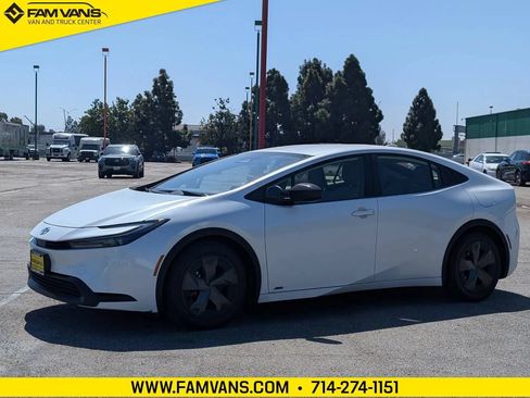 Used 2023 Toyota Prius LE AWD/4WD image 3