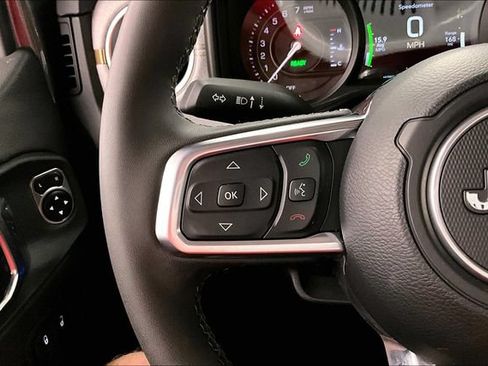 Used 2025 Jeep Wrangler Unlimited Sahara AWD/4WD image 27