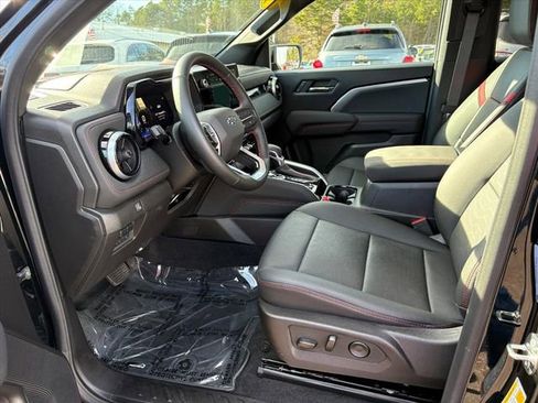 Used 2025 Chevrolet Colorado Z71 w/ Technology Package image 17