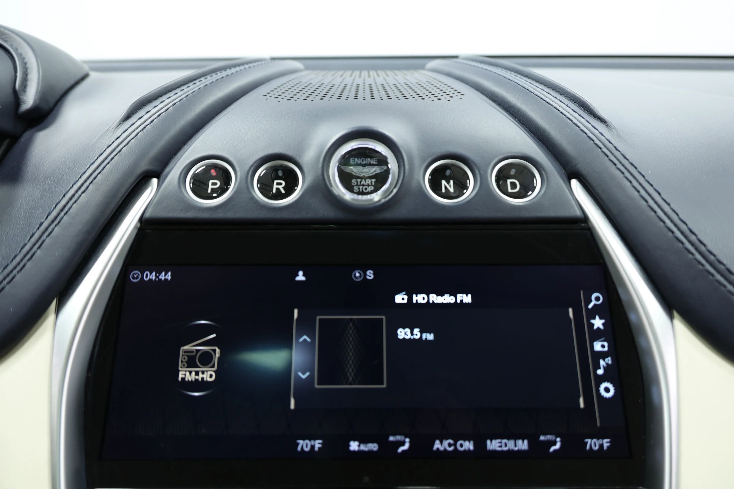 Used 2021 Aston Martin DBX AWD/4WD image 37