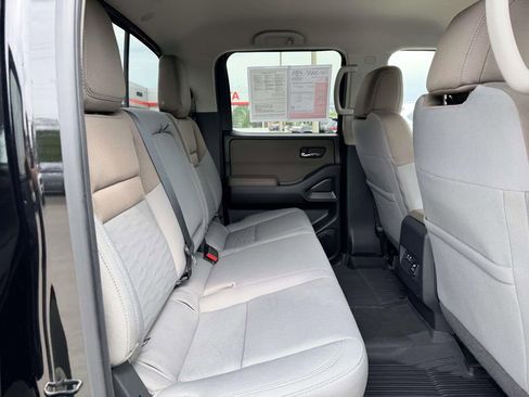 Used 2022 Nissan Frontier SV AWD/4WD image 16