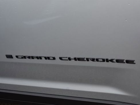 Used 2025 Jeep Grand Cherokee Limited AWD/4WD image 11