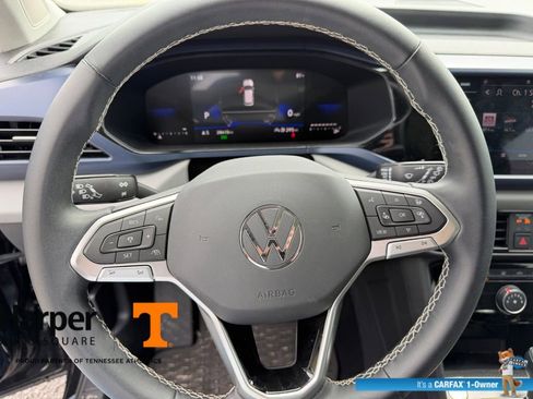 Used 2023 Volkswagen Taos SE w/ Panoramic Sunroof Package image 16