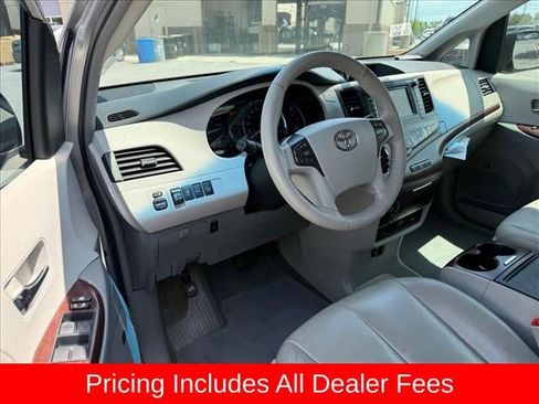 Used 2013 Toyota Sienna XLE w/ Premium Pkg AWD/4WD image 10