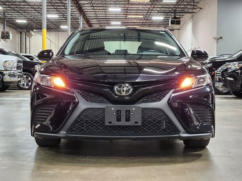 Used 2020 Toyota Camry SE image 3