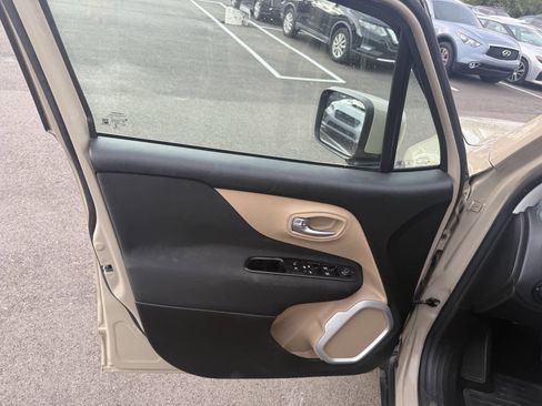 Used 2015 Jeep Renegade Latitude w/ Popular Equipment Group image 12