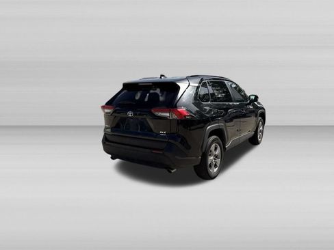 Used 2025 Toyota RAV4 XLE AWD/4WD image 7