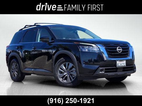 Used 2022 Nissan Pathfinder SV FWD image 1