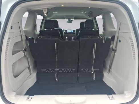 Used 2023 Chrysler Pacifica Touring-L image 28