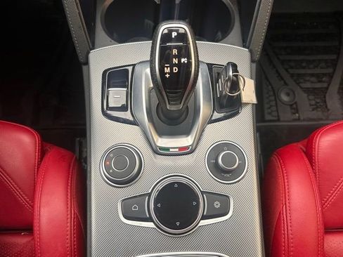 Used 2022 Alfa Romeo Stelvio Veloce image 15