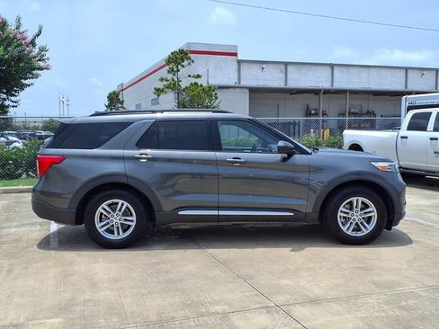 Used 2020 Ford Explorer XLT w/ Equipment Group 202A RWD image 4