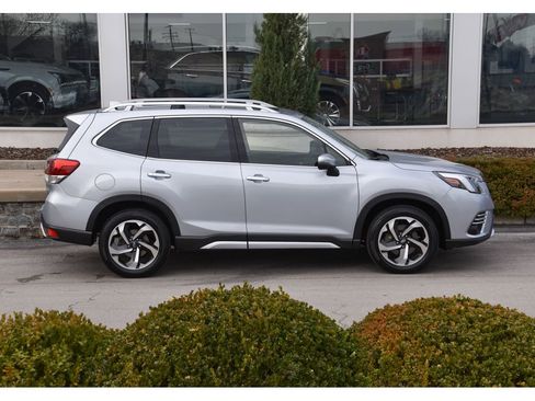 Used 2023 Subaru Forester Touring image 3