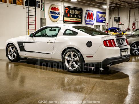 Used 2010 Ford Mustang GT RWD image 6