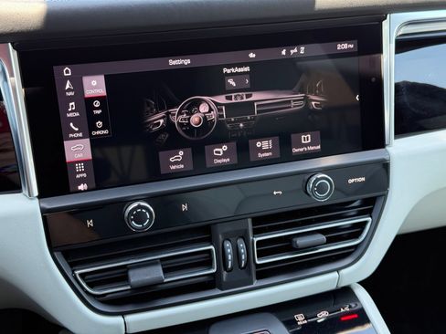 Certified 2023 Porsche Macan Turbo AWD/4WD image 20