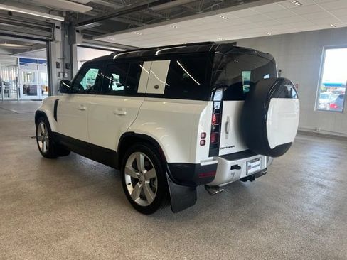 Used 2024 Land Rover Defender 110 SE AWD/4WD image 10