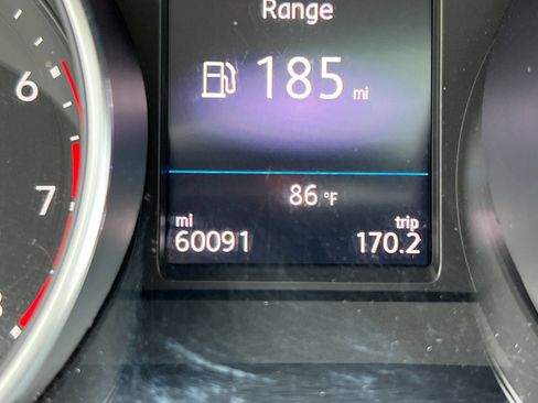 Used 2021 Volkswagen Tiguan SE FWD image 32