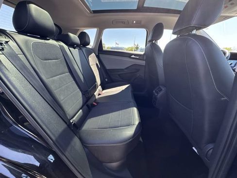 Certified 2023 Volkswagen Taos SE w/ Panoramic Sunroof Package AWD/4WD image 27