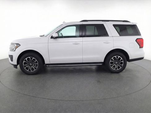 Used 2023 Ford Expedition XLT image 5