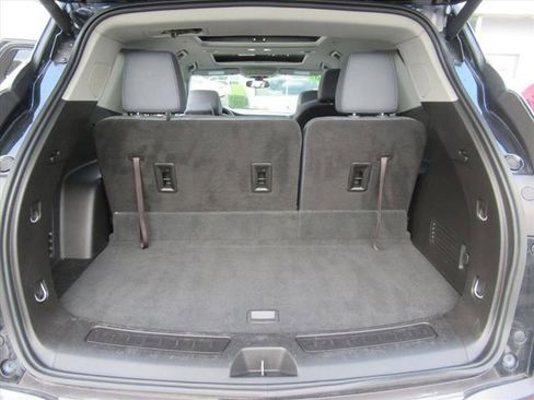 Used 2020 Buick Enclave Essence w/ Sound and Sites Package image 32