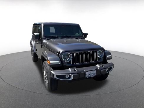 Used 2025 Jeep Wrangler Unlimited Sahara AWD/4WD image 3