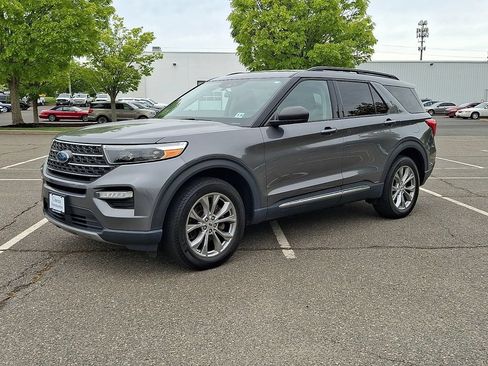 Certified 2023 Ford Explorer XLT w/ Equipment Group 202A AWD/4WD image 6
