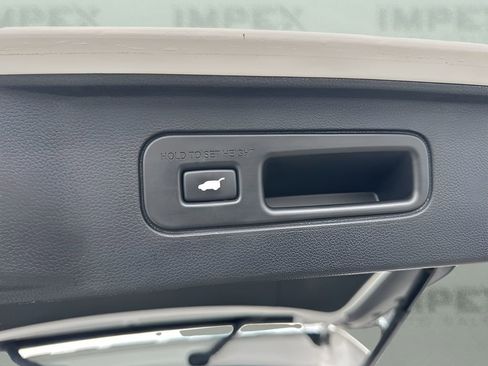 Used 2024 Honda Pilot Touring image 37