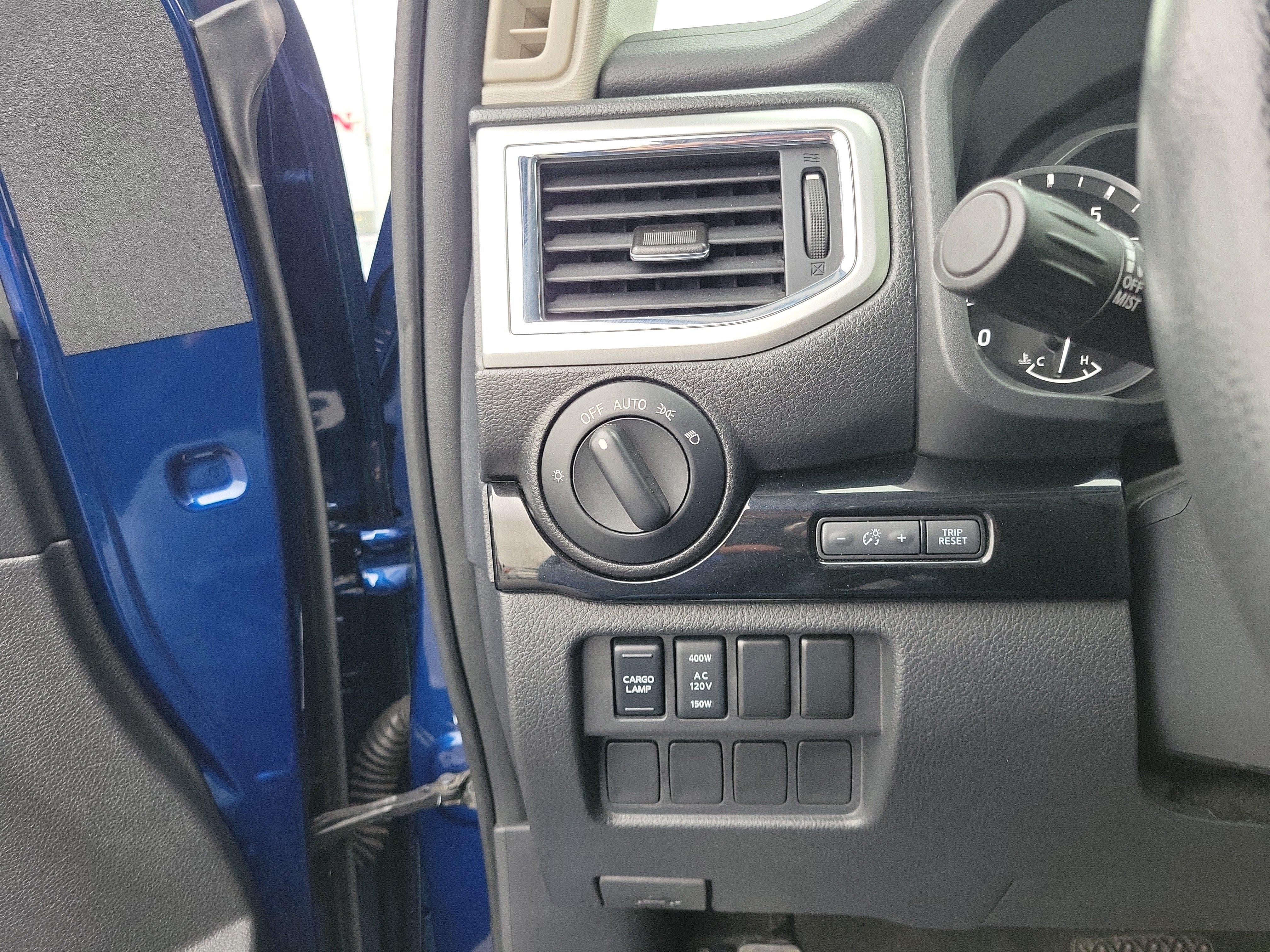 Used 2021 Nissan Titan SV w/ SV Convenience Package AWD/4WD image 20