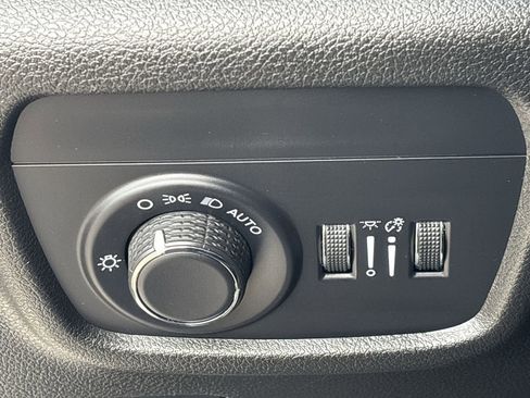 Used 2023 Jeep Grand Cherokee L Laredo image 25