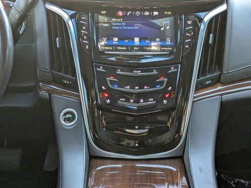 Used 2019 Cadillac Escalade Base image 19