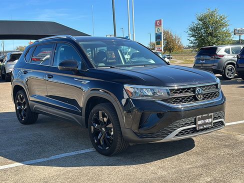 Used 2024 Volkswagen Taos SE w/ MDO Package image 10