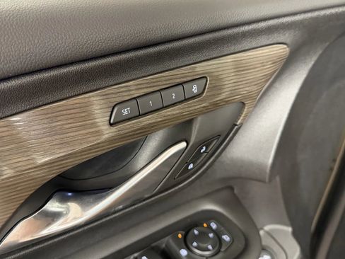 Used 2024 GMC Terrain Denali w/ Denali Premium Package AWD/4WD image 15