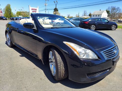 Used 2009 INFINITI G37 Convertible w/ Premium Pkg RWD image 3
