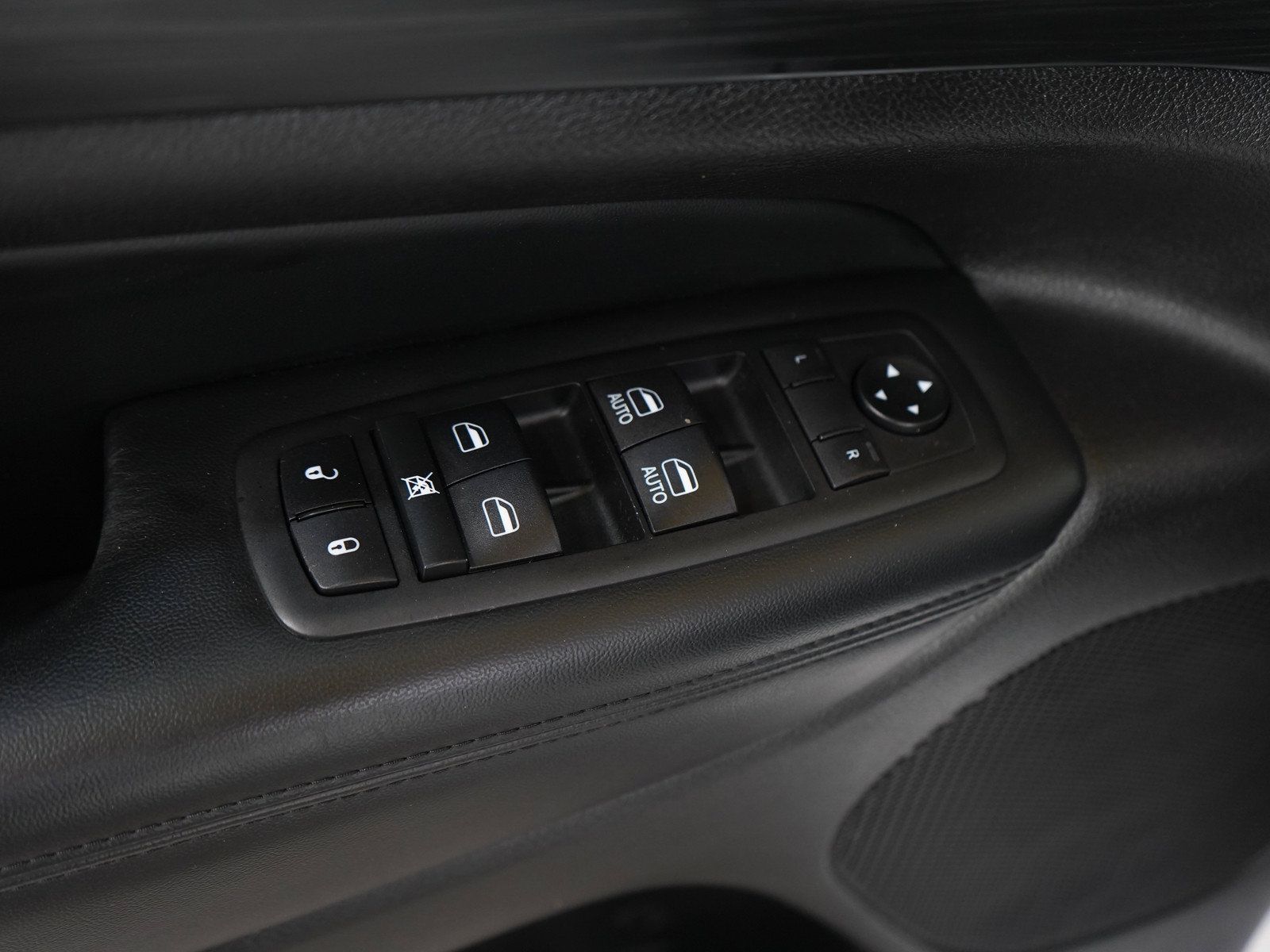 Used 2020 Jeep Grand Cherokee Altitude AWD/4WD image 21