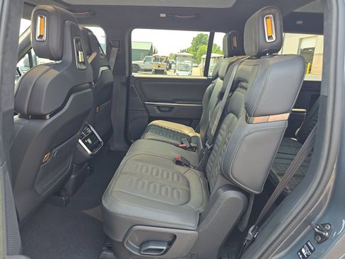 Used 2025 Rivian R1S Adventure AWD/4WD image 19