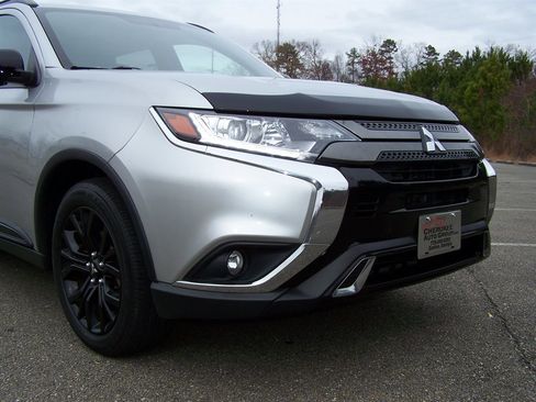Used 2019 Mitsubishi Outlander LE image 32